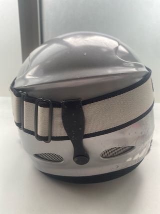 Casco de esquí Decathlon con gafas Carrera