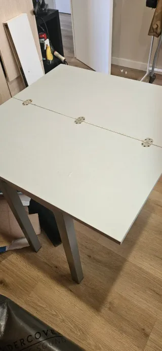 Mesa extensible con cajón