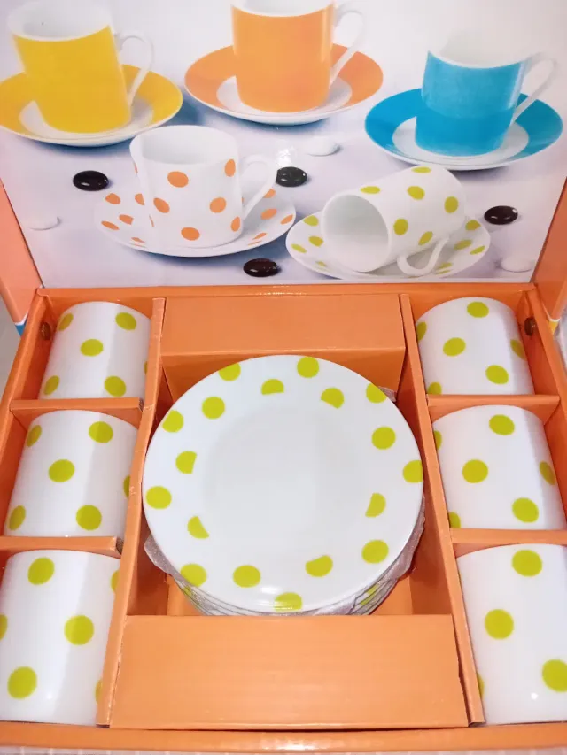 Juego 6 Tazas Café con Platos Porcelana Lunares