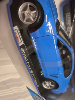 Coche Maisto 1:18 Ford SVT Cobra R
