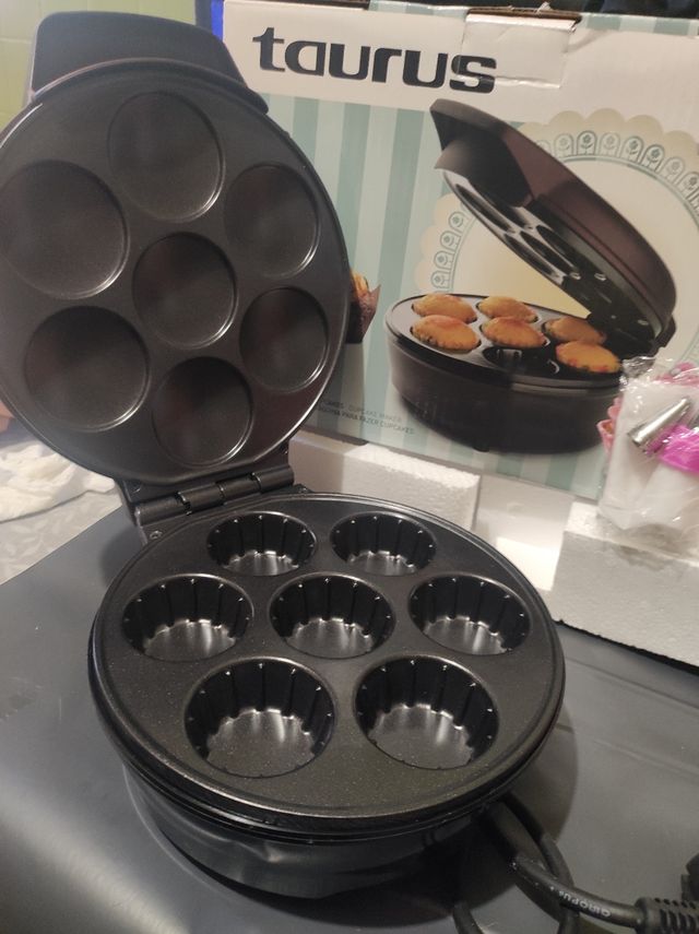 Máquina para hacer cupcakes Taurus 950W