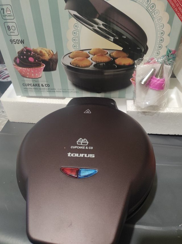 Máquina para hacer cupcakes Taurus 950W