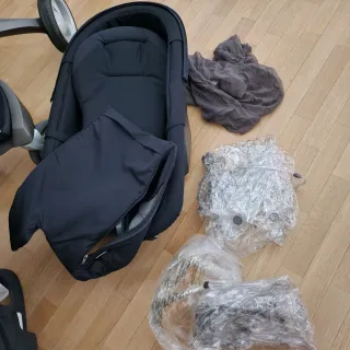 Passeggino Stokke blu, alcuni pezzi mai usati