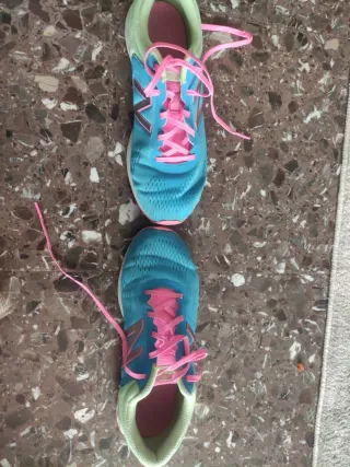 Zapatillas New Balance Azules, Rosas y Verdes.