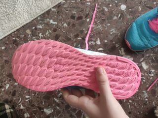 Zapatillas New Balance Azules, Rosas y Verdes.