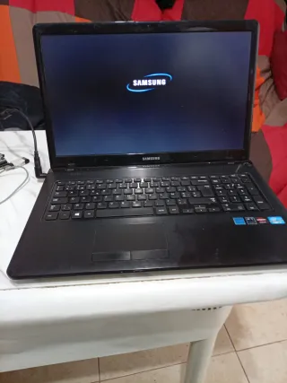 Portátil Samsung diecisiete pulgadas Core i7