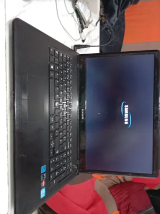 Portátil Samsung diecisiete pulgadas Core i7