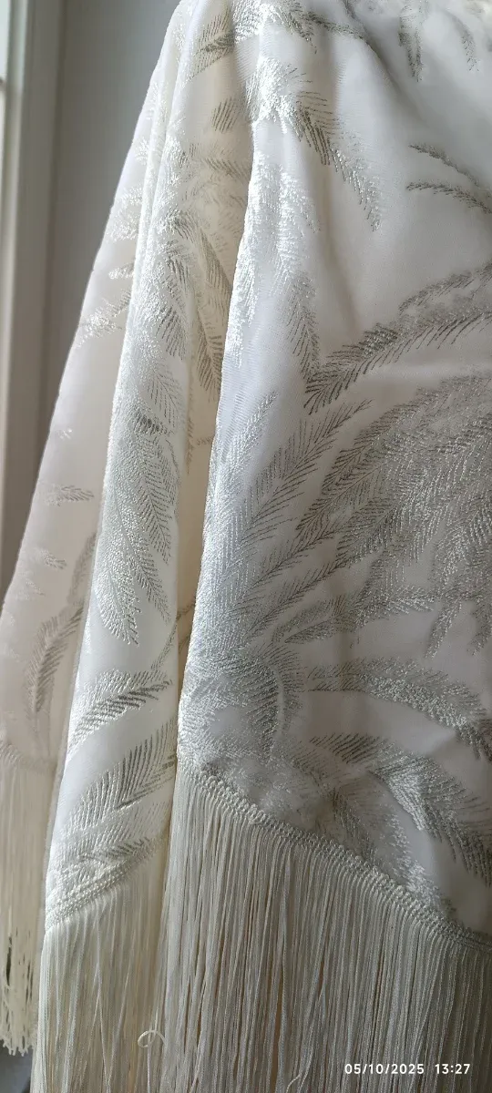 SCIALLE vintage ARGENTO E BIANCO con frange