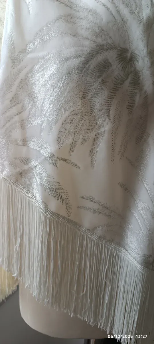 SCIALLE vintage ARGENTO E BIANCO con frange