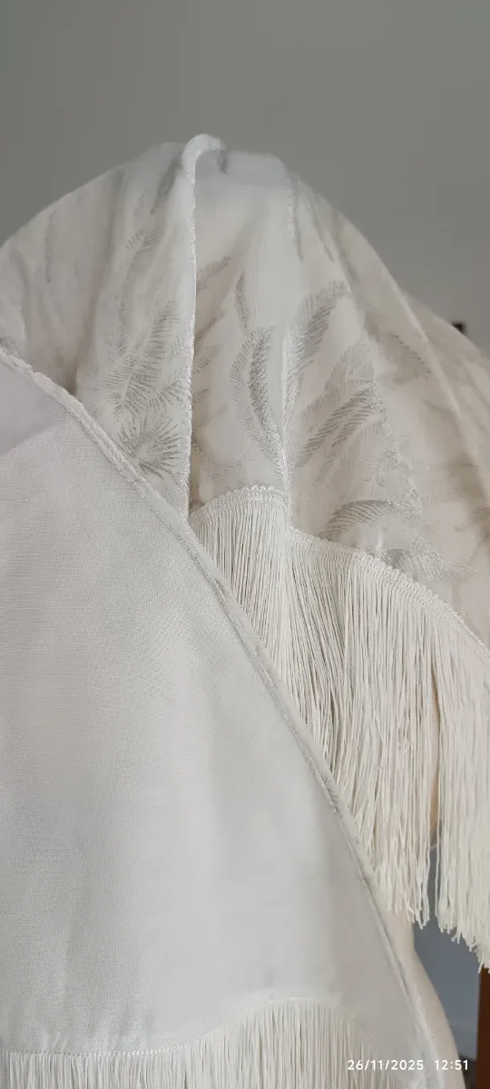 SCIALLE vintage ARGENTO E BIANCO con frange