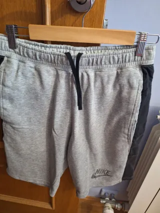 Pantalón corto gris Nike