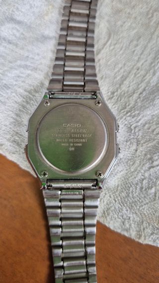 Reloj Casio plateado Ajustable.