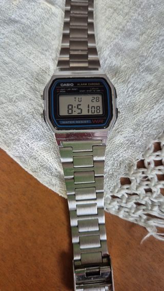 Reloj Casio plateado Ajustable.