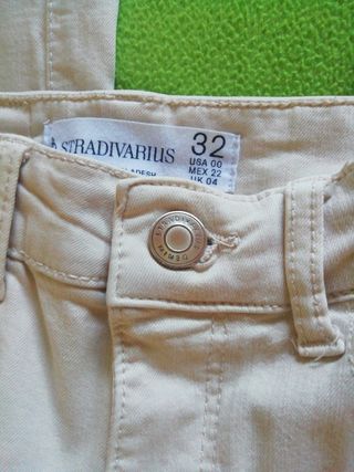 Pantalón Stradivarius Talla 32 Beige Elástico