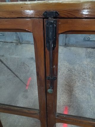 Ventana/ vitrina doble antigua de madera