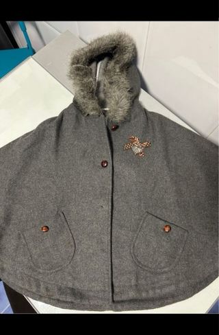Capa infantil Gris 9/10 años PERFECTO 20€