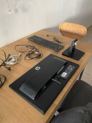 Pack Monitor HP 22w + Teclado + Cables