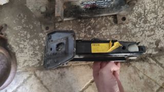 Cric auto per Ford Fiesta e altri