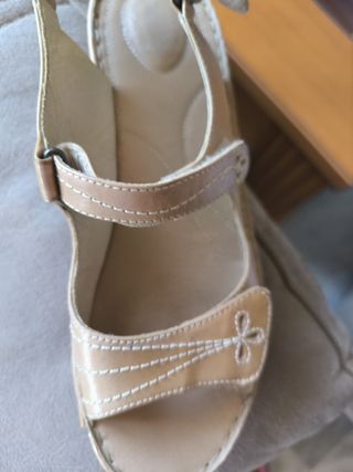 Sandalias Clarks Mujer Beige