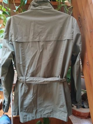 Gabardina corta verde caqui