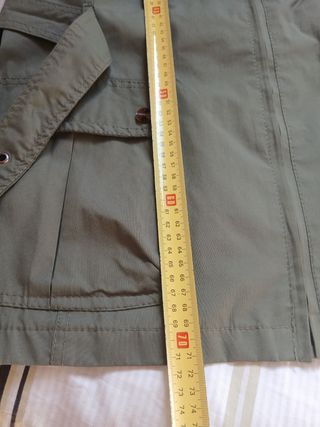 Gabardina corta verde caqui