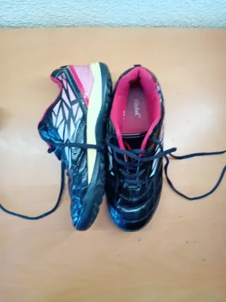 Zapatillas Fútbol Sala Negras y Rojas