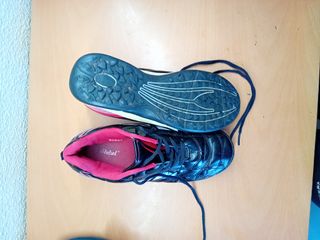 Zapatillas Fútbol Sala Negras y Rojas