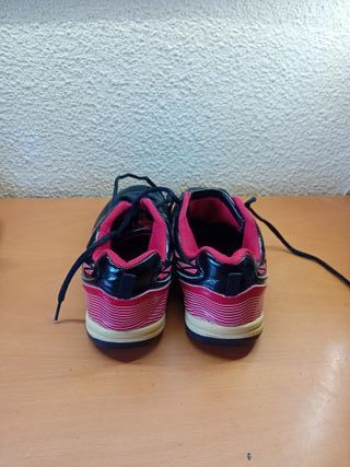 Zapatillas Fútbol Sala Negras y Rojas