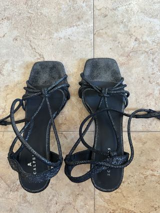 Tacones negros Scalpers con tiras