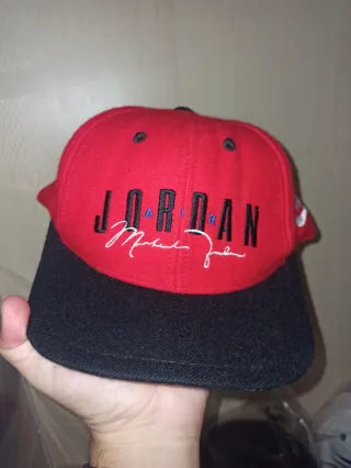 Gorra Jordan Vintage Roja y Negra