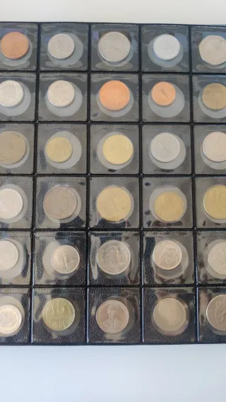 Álbum con 122 monedas