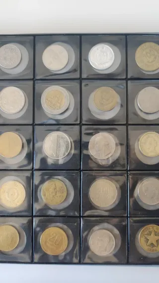 Álbum con 122 monedas