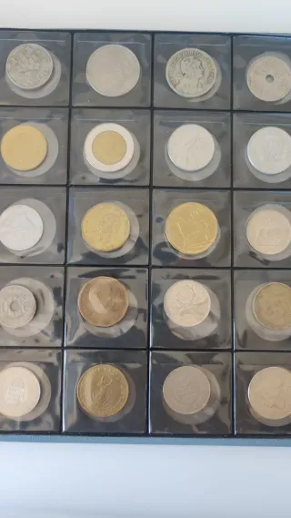 Álbum con 122 monedas