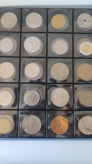 Álbum con 122 monedas