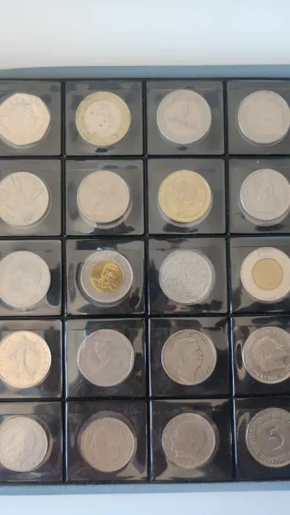 Álbum con 122 monedas