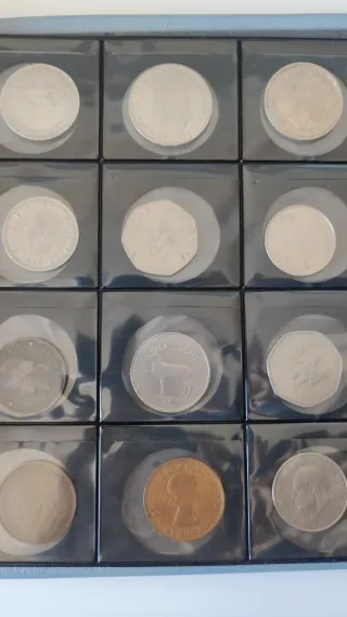 Álbum con 122 monedas