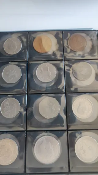 Álbum con 122 monedas