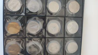 Álbum con 122 monedas