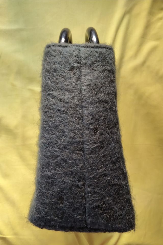 Bolso de mano rígido de lana gris