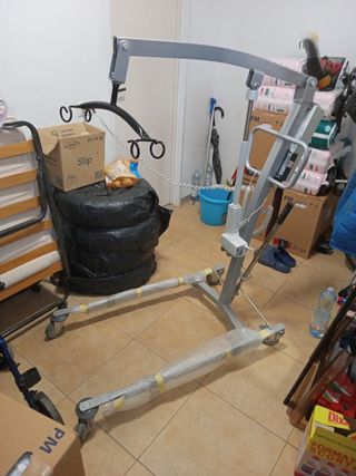 Sollevatore disabili elettrico.Mai usato.