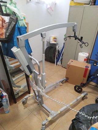 Sollevatore disabili elettrico.Mai usato.
