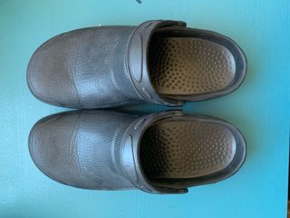 Zuecos sanitarios negros talla 35