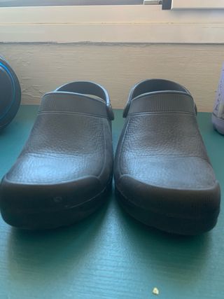 Zuecos sanitarios negros talla 35