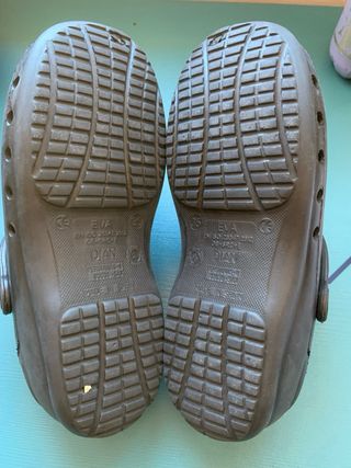 Zuecos sanitarios negros talla 35