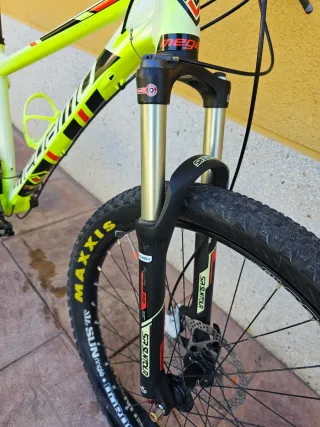 Bicicleta de Montaña Megamo y 2 b-pro