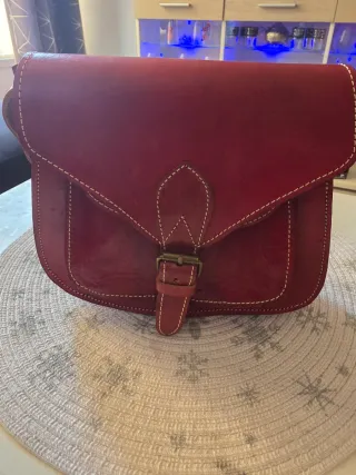 Bolso bandolera de piel artesanal
