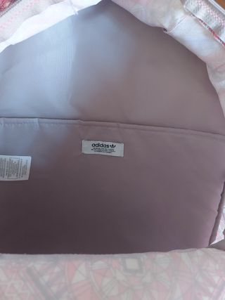Mochila Adidas Estampada Rosa.  Separador interior