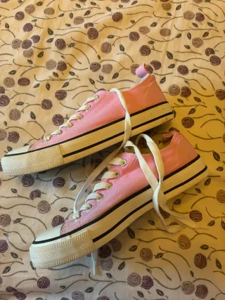 Zapatillas Converse rosas y blancas