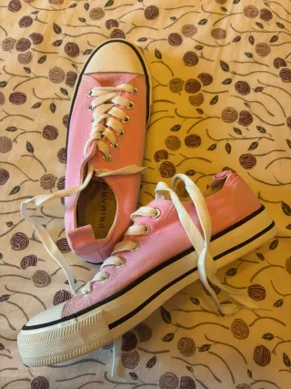 Zapatillas Converse rosas y blancas