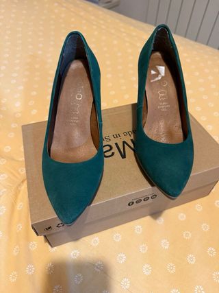 Zapatos de salón Mimao verdes puestos   una hora!!